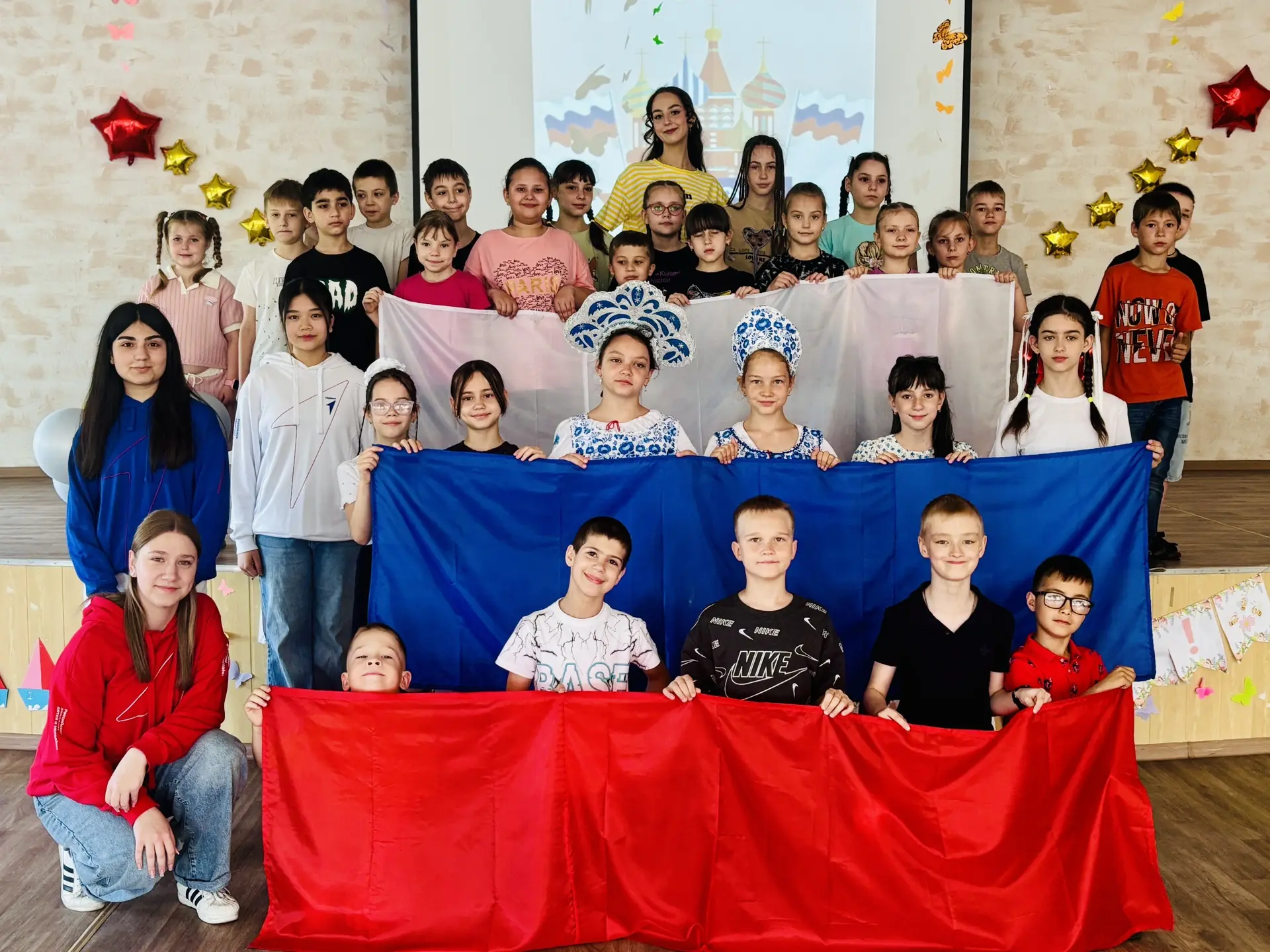 🌟Восьмой день на летней площадке досуга «Дружба» – День России на летней площадке досуга🌟

1️⃣1️⃣ 