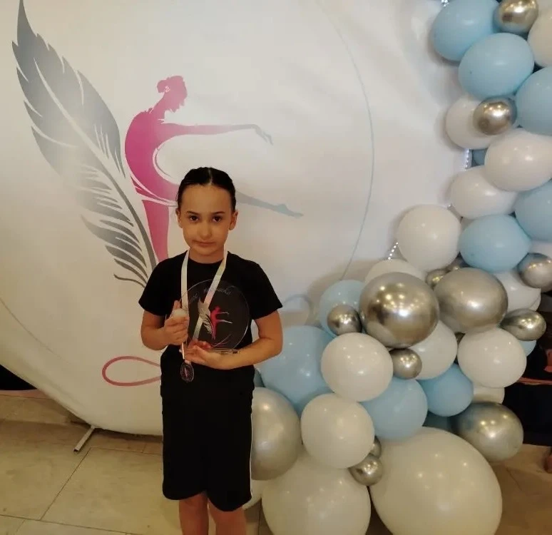 Спортивные УСПЕХИ наших учеников🏆🎉  Поздравляем Пырля Дарью, обучающуюся 1 «А» класса, с блестящим р