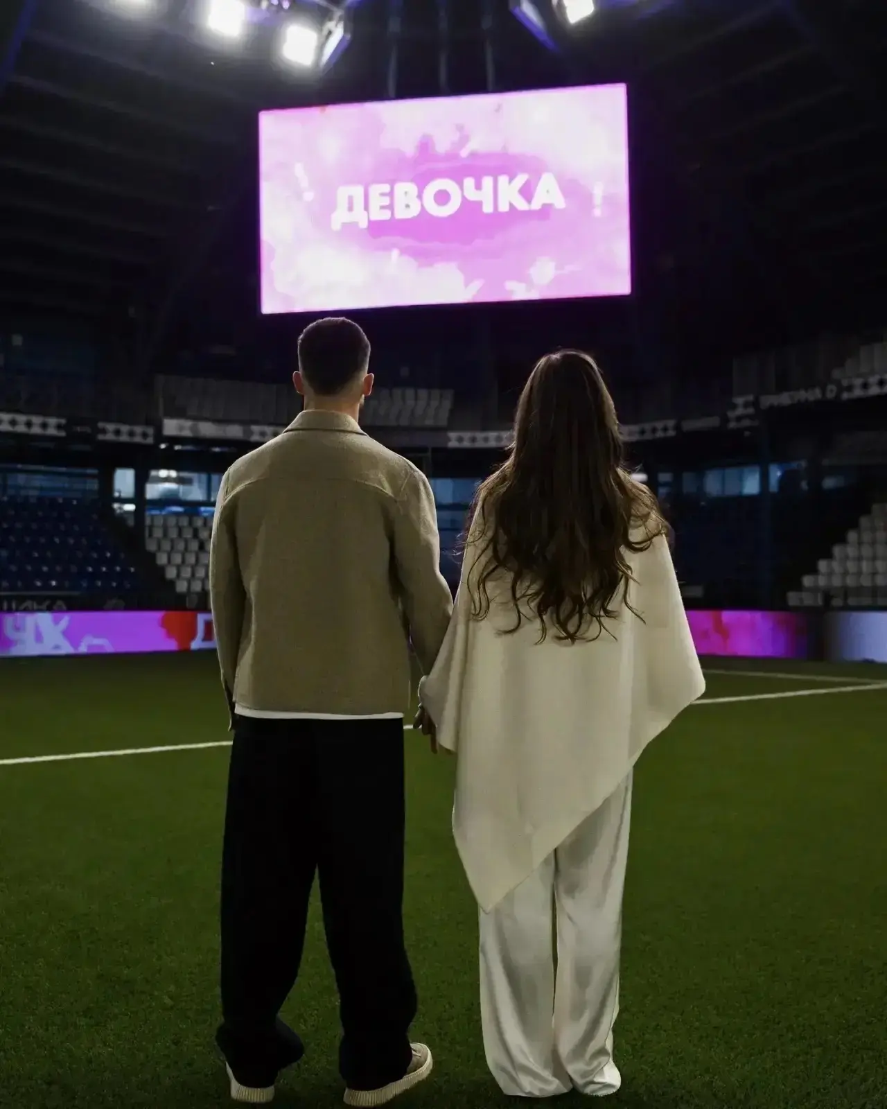 🎀👶🏻Защитник ФК «Оренбург» Данила Ведерников узнал пол будущего ребенка прямо на стад...
