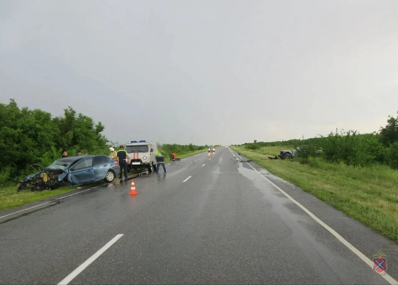В возрасте 29 лет водитель погиб в результате лобового удара под Волгоградом. Смертельное происшеств