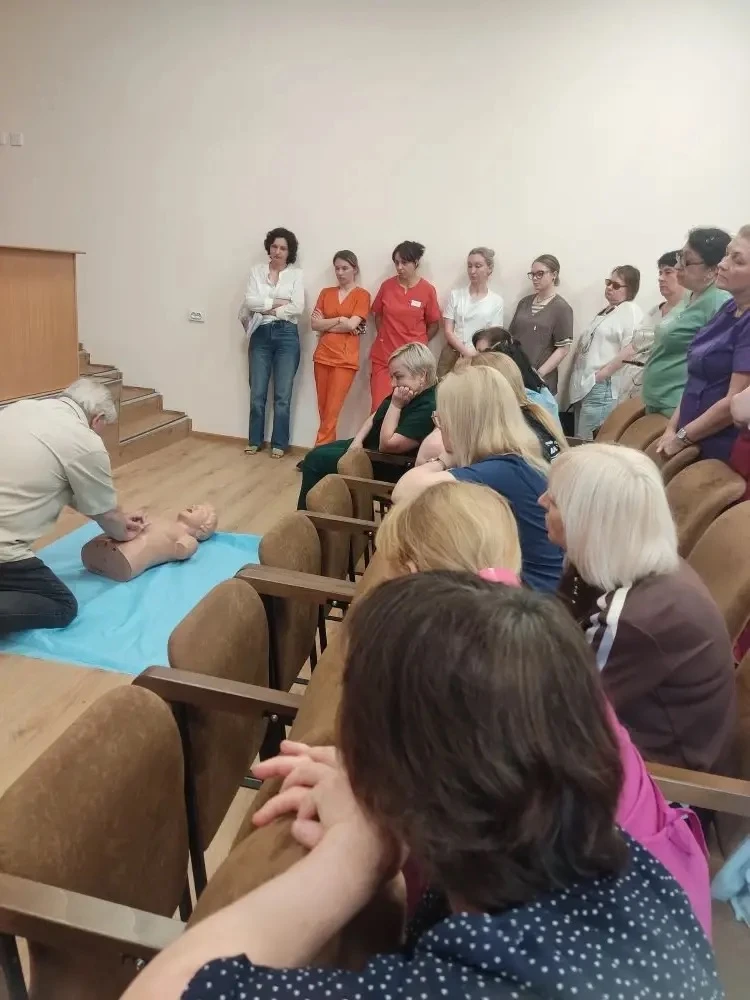 Сегодня в ЦГБ им. Семашко прошел важный семинар по оказанию неотложной помощи. Участник...