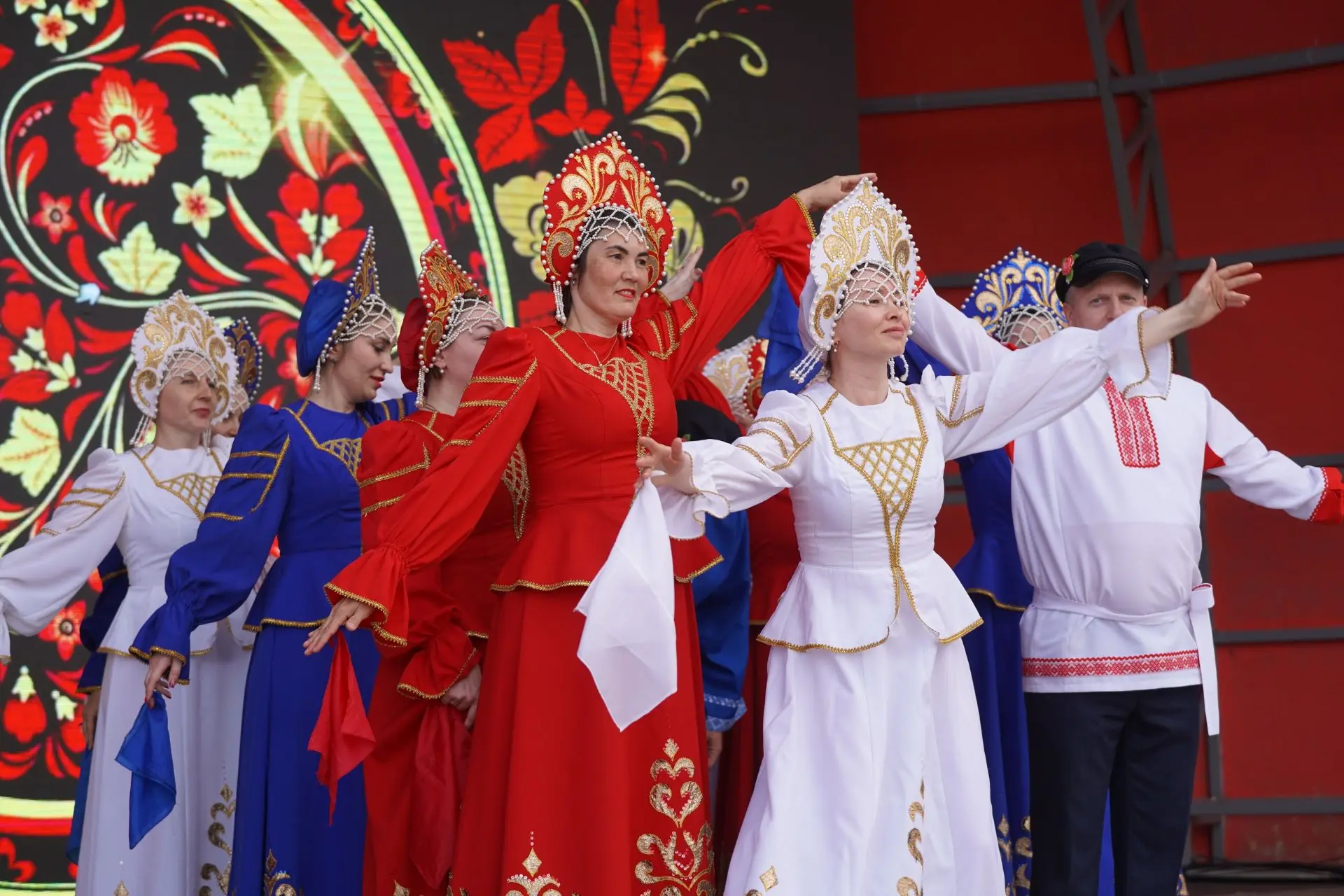 День России! 🇷🇺
С особым трепетом и уважением кадеты и юнармейцы возложили цветы к Колоннаде памят