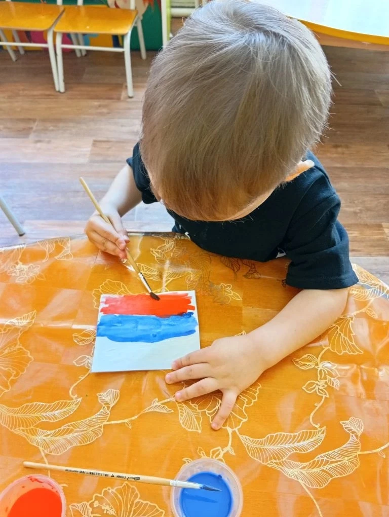 Наши детки из группы "Малышок" поздравляют всех с Днём России!
Самый лучший в мире
Триколор России
Ч
