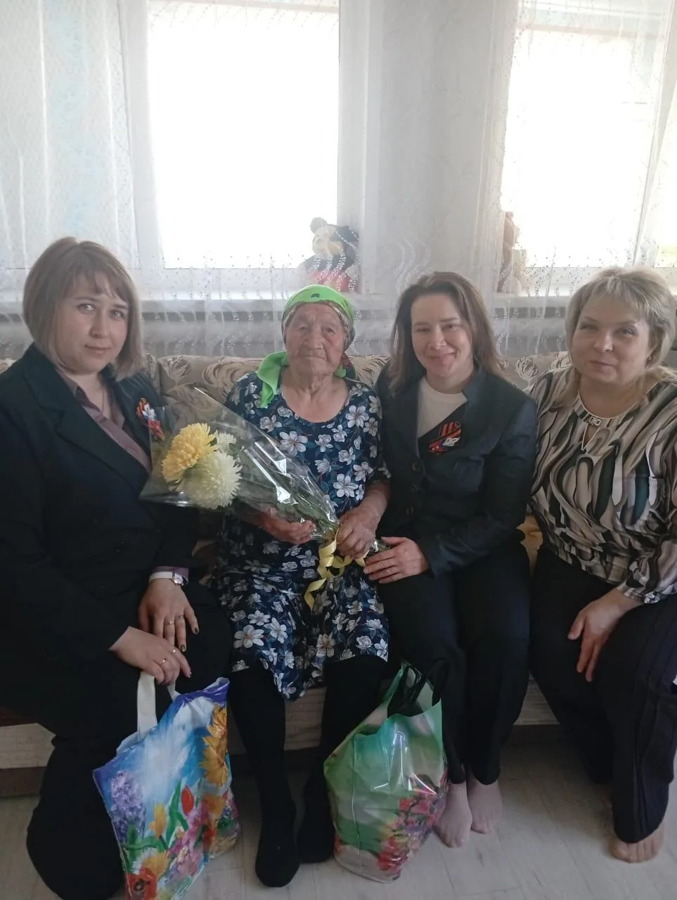 🌹«С теплом и заботой: в Бугульме поздравили труженицу тыла с 81-й годовщиной Победы»