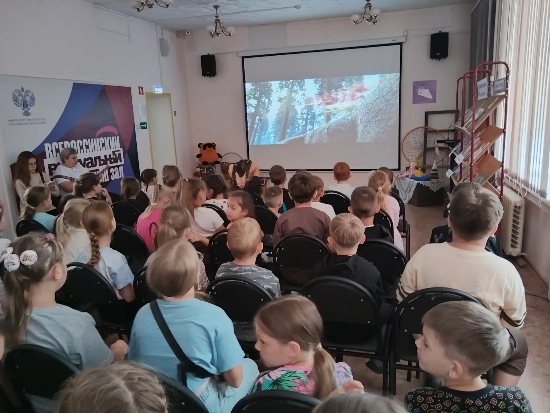 Библиотечный кинозал «Окошко в сказку»
13 июня в Детском отделе Центральной городской библиотеки Ялу