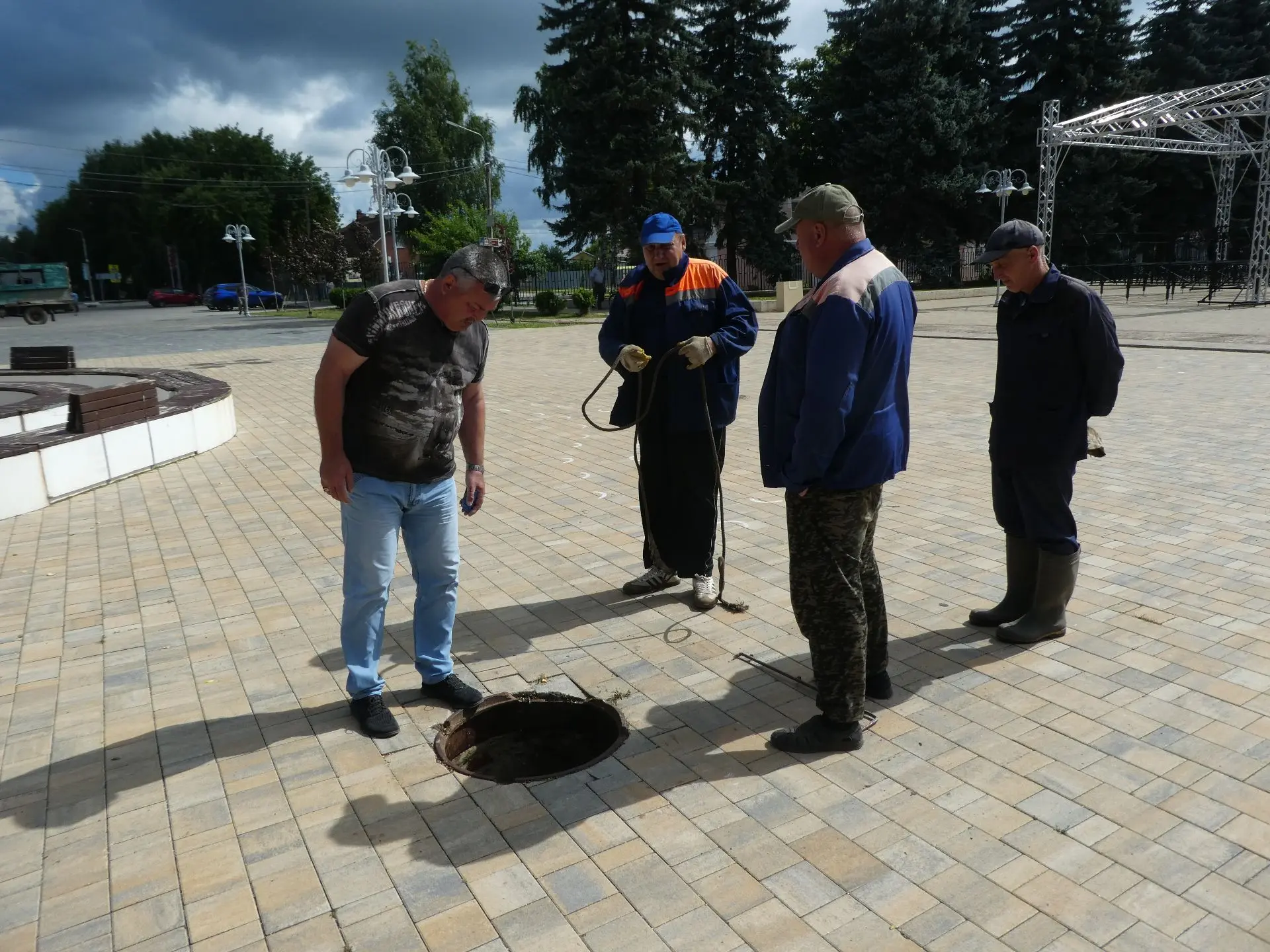 НОВЫЙ ТРУБОПРОВОД К ПУШКИНА-114
 
Бригада цеха по ремонту и эксплуатации водопроводных сетей приступ