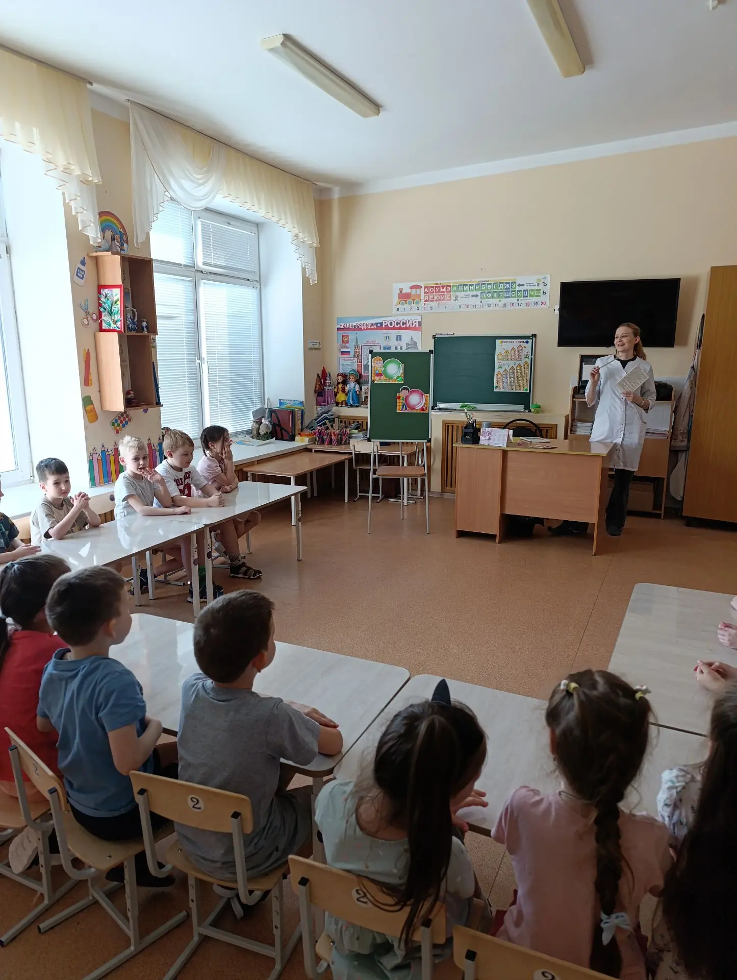В детском саду прошли мероприятия, посвящённые месячнику ранней профориентации «Шаги к профессии». К