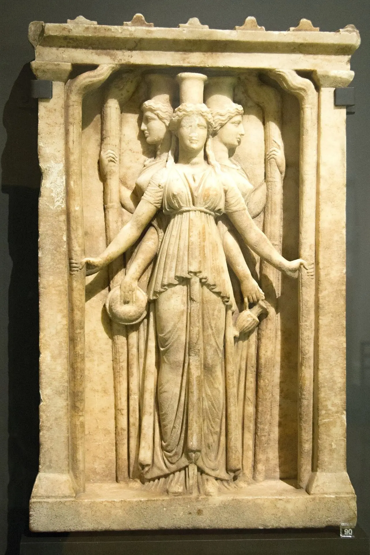 Геката, Hecate (др.-греч. Ἑκάτη) — анатолийская и фракийская богиня Луны, преисподней, ...