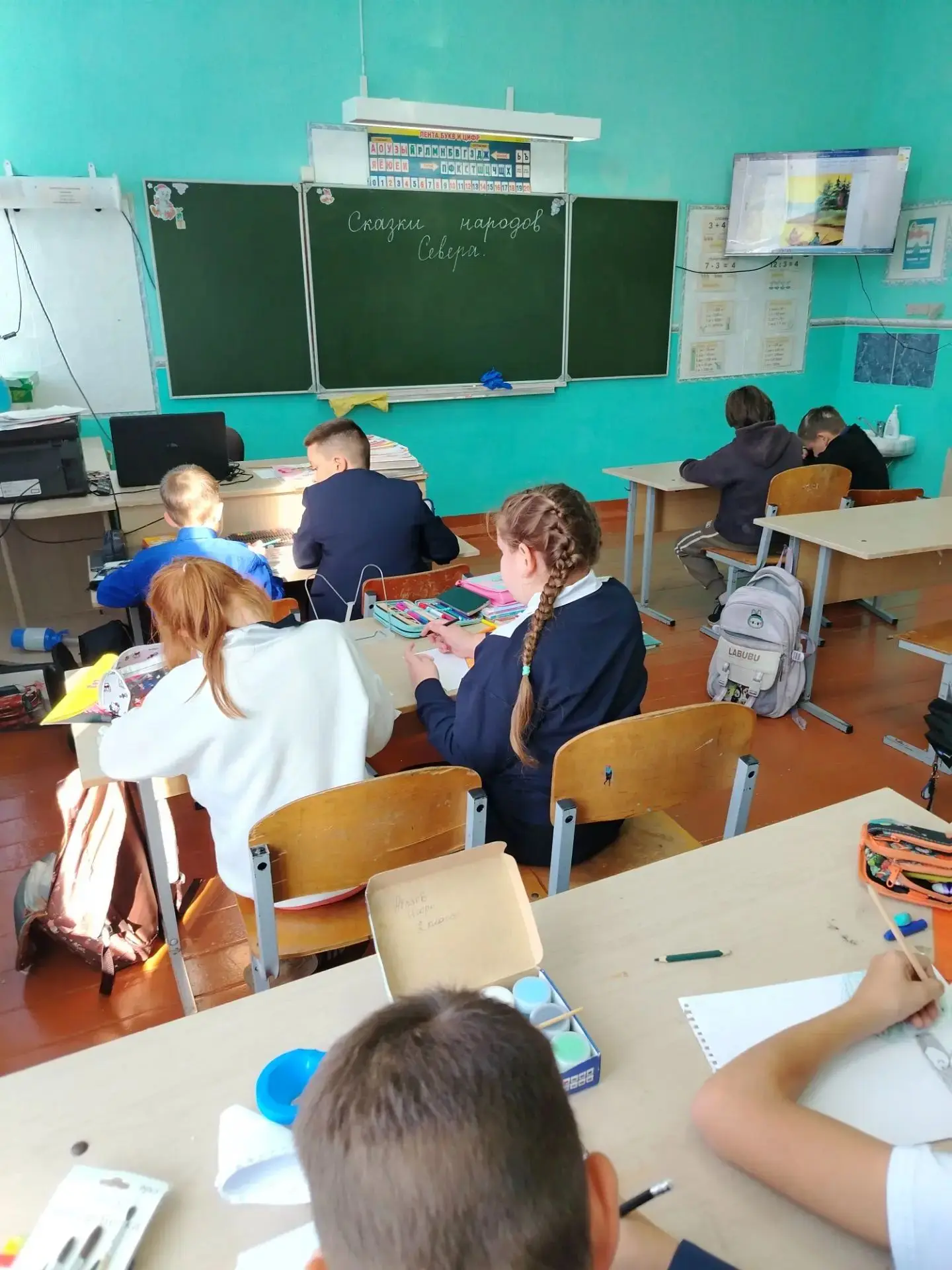Во 2-3 классах МБОУ «Пьяновская ООШ» прошел литературный час «Сказки народов Севера».
