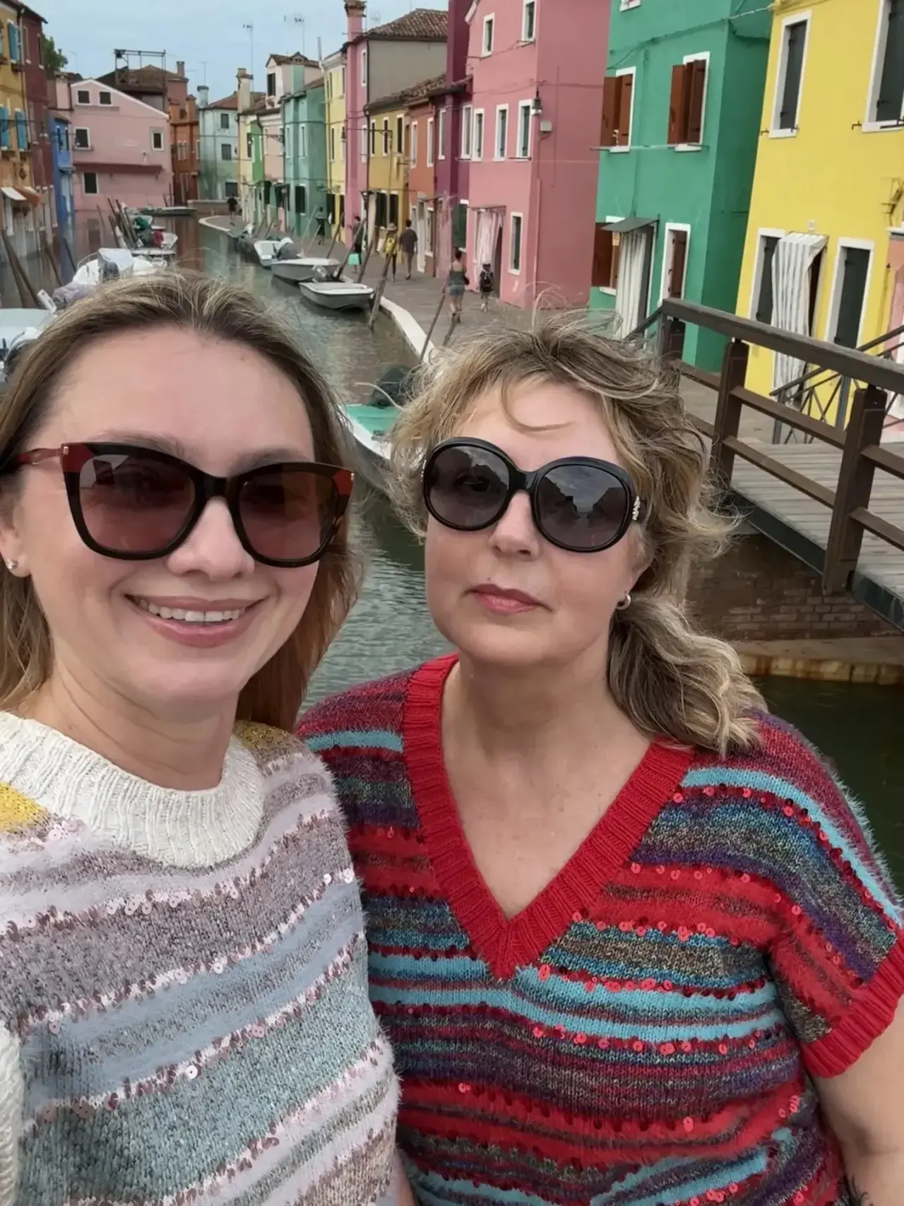 Девочки продолжают сводить с ума итальянцев! Сегодня фото с острова Бурано и топ такой конечно же то