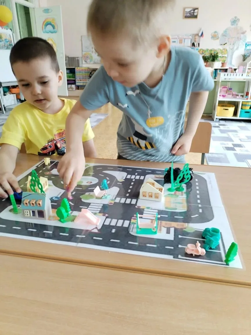🚦На протяжении недели в  группе №10 проходила тематическая работа, посвящённая правила...