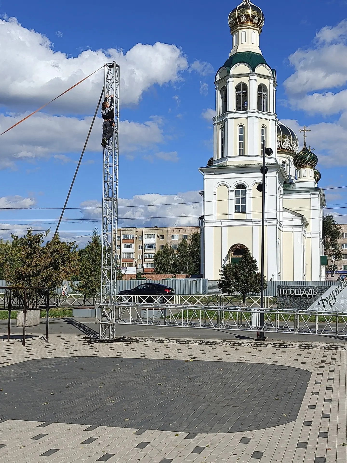 Аллея ДК Юбилейный. Может уже пора обратить внимание? 😯