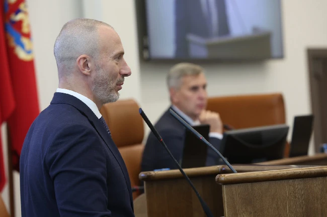 Напомним, сегодня депутаты рассмотрели вопрос о наделении полномочиями сенатора Российс...