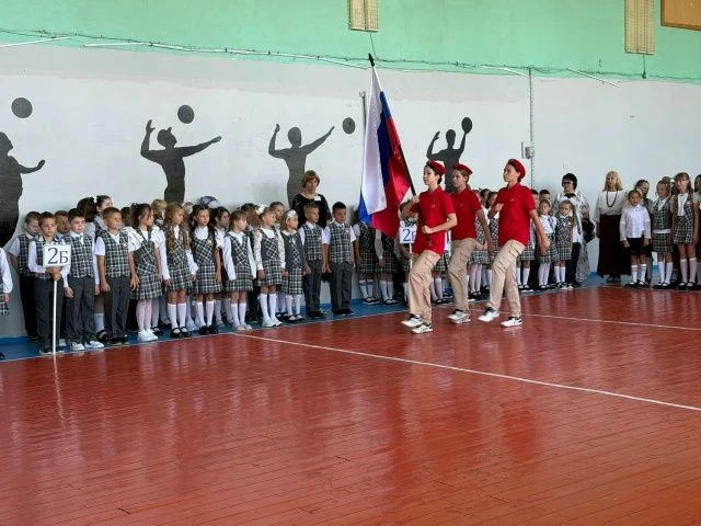 🔔 В День знаний в школах города Россоши прошли торжественные мероприятия – линейки и в...