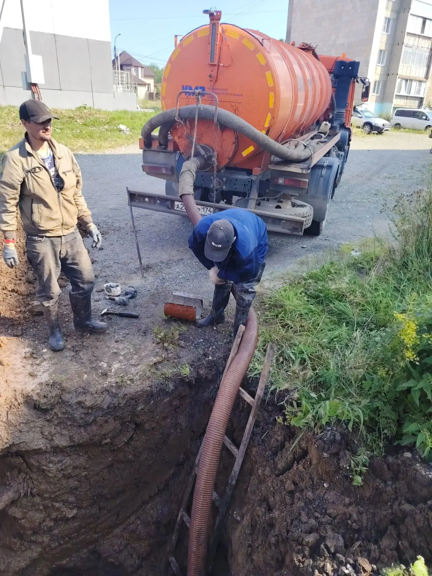 Сегодня 23.07.2026 работниками МУП Водоканал ВГО произвели ремонт водовода по ул. Сурко...