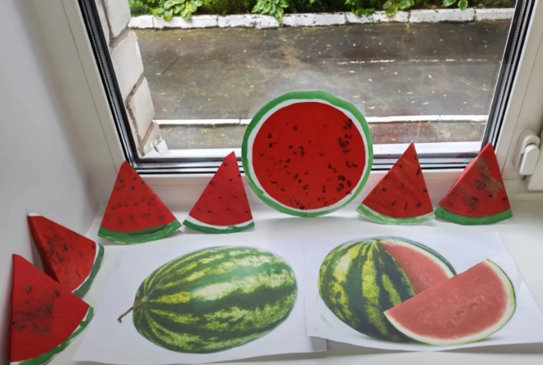 Вот какой у нас арбуз. 🍉

Арбуз — это не только любимое лакомство детей, но и настоящее удовольстви