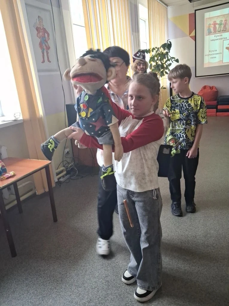 🎭 Театр - отражение жизни!  Вчера ученики 3 "А", 3 "В" ,3 "Г" и 4 "Г" классов совершили увлекательно