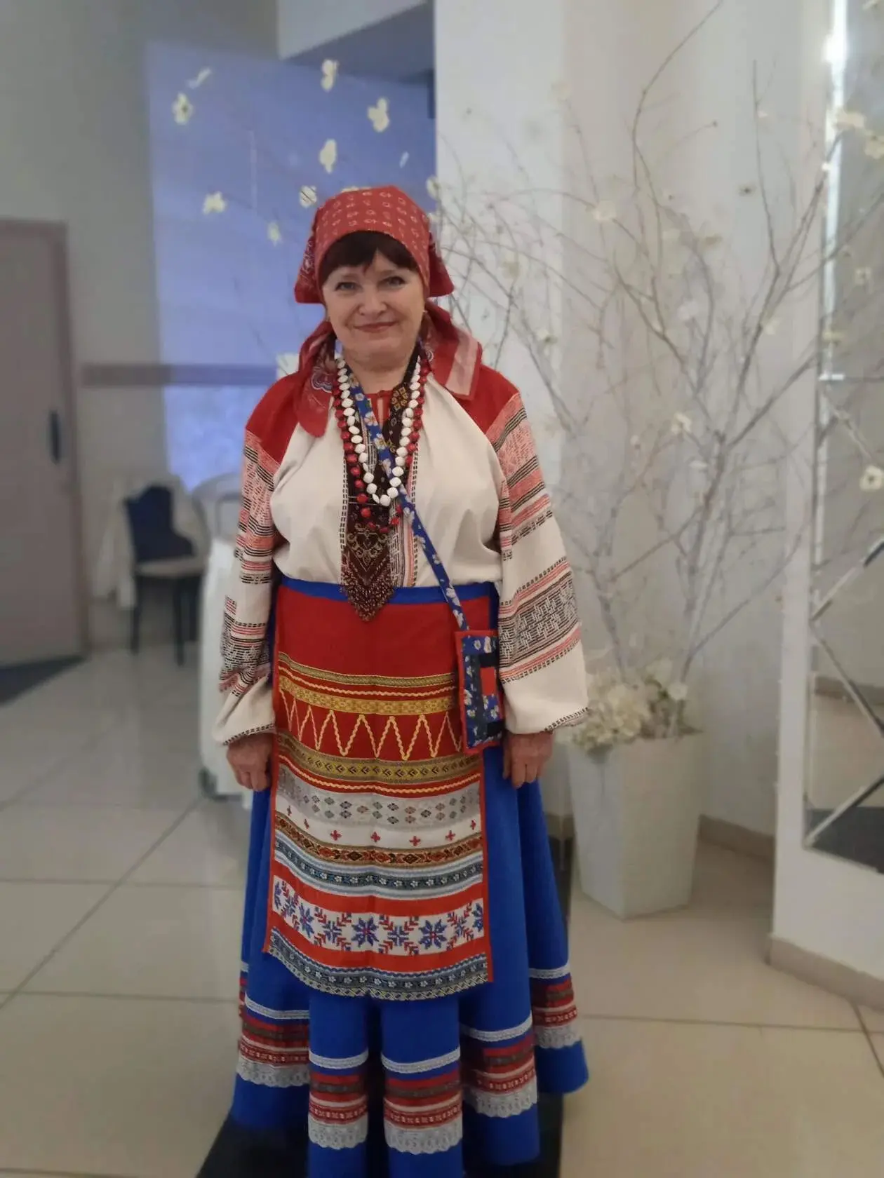 Уважаемая Вера Николаевна!

В день, когда вся природа поёт свои лучшие песни, мы хотим поздравить Ва