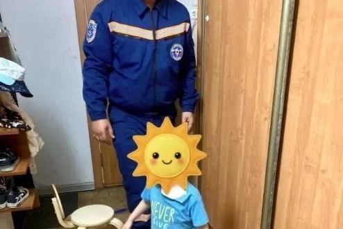 🔑 Спасатели из Сибири вызволили 5-месячного малыша и его 3-летнего брата из запертой квартиры

На у