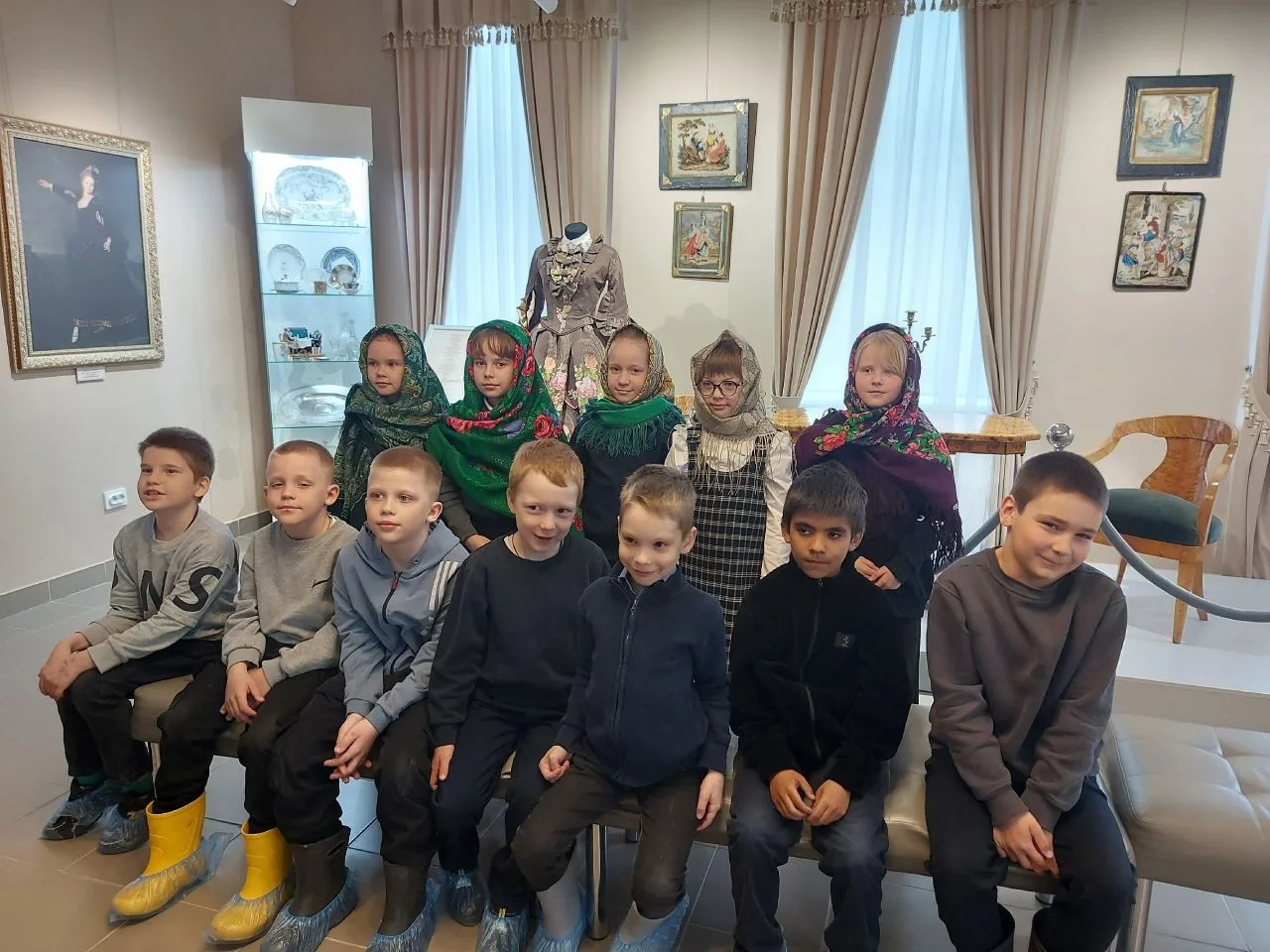 Ребята из 2 "Б" класса вместе с классным руководителем Луговитиной А.М. сегодня посетил...