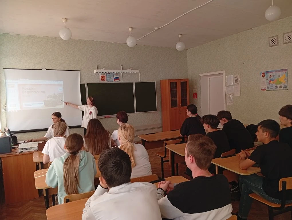 "Россия безопасная. Военно-промышленный комплекс" - тема занятия внеурочной деятельност...