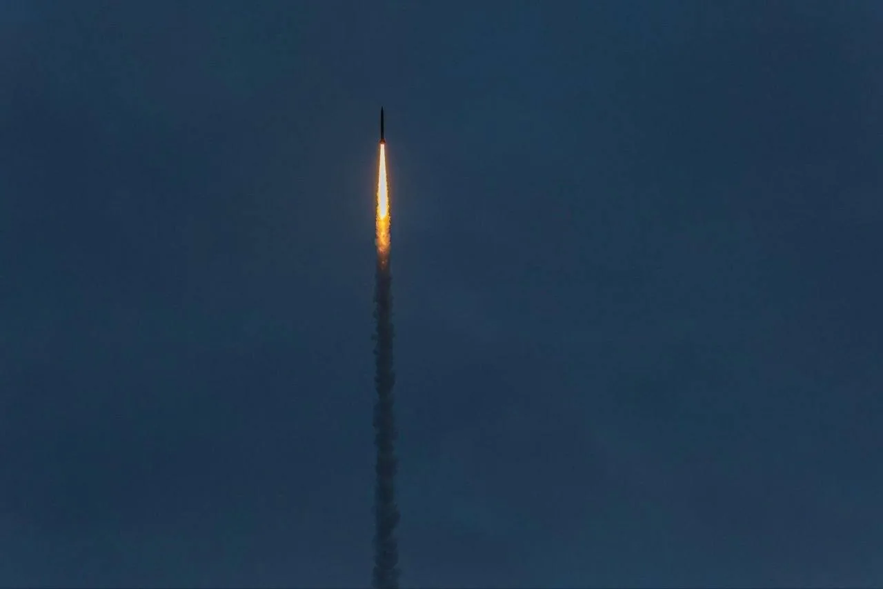 ⚡️⚡️Компания Fire Point опубликовала фото некой ракеты, взлетающей по баллистической траектории

Вер