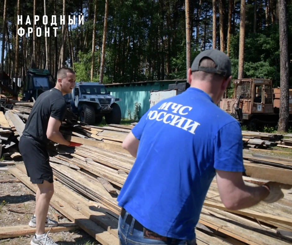 Народный фронт отправил из Томска 80 тонн гуманитарного груза бойцам СВО.
 
Народный фронт везет наш