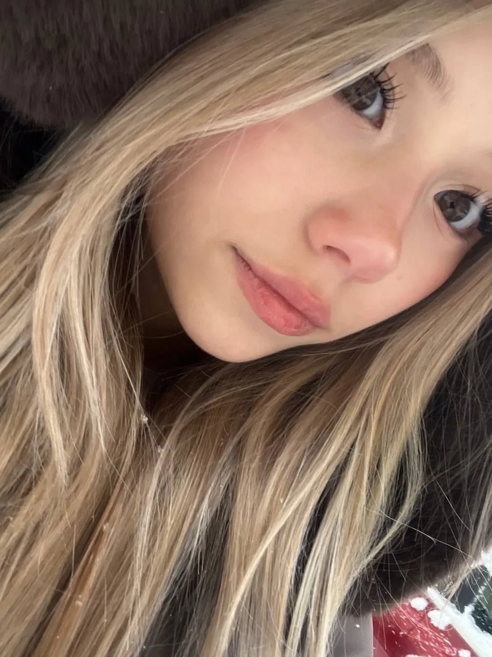 🍷 Ника
Возраст: 18
Место: Томск

О себе:
Не знаю, что написать, но у нас будет много о чем поговори