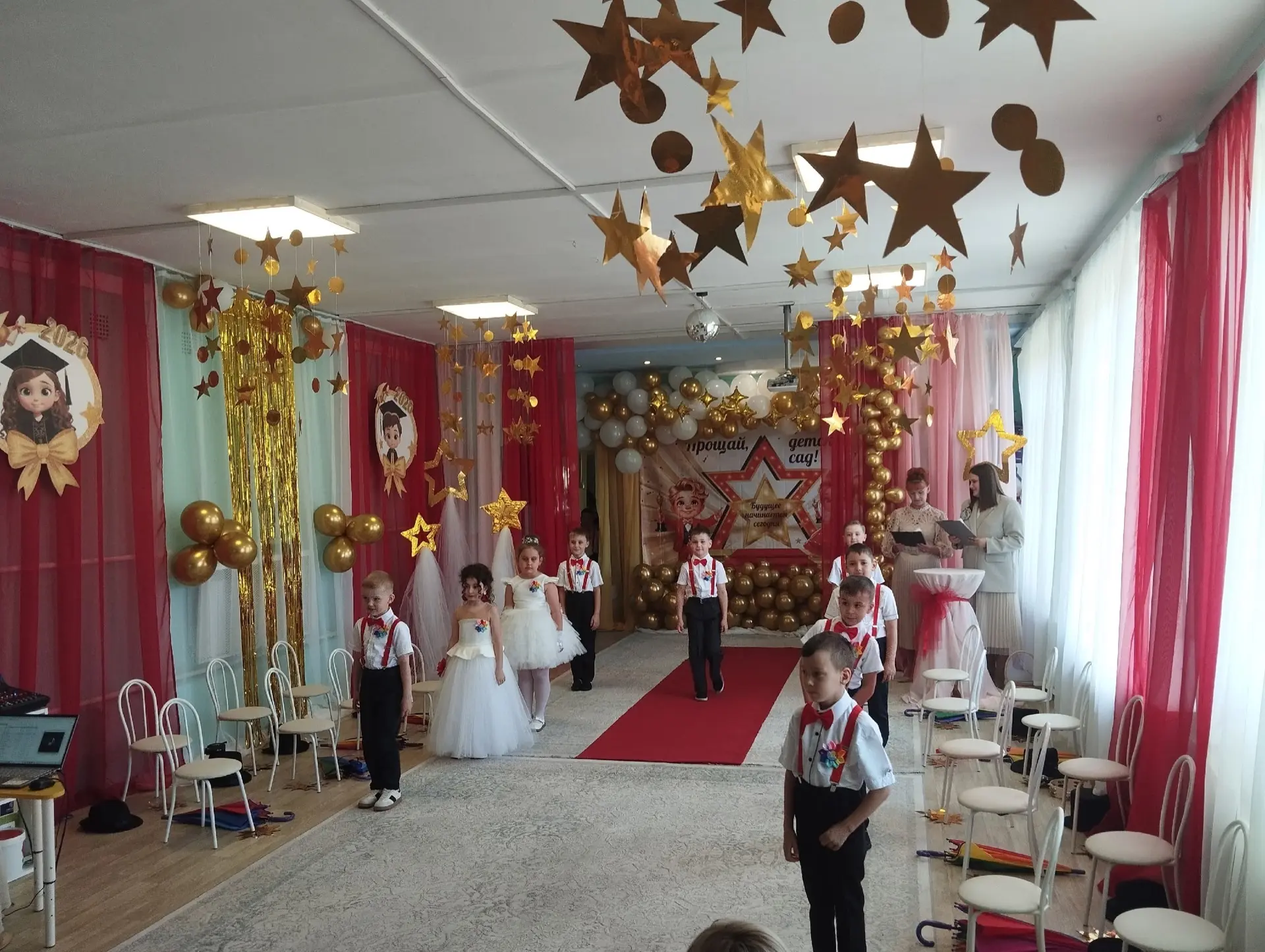 Выпускной бал " Когда зажигаются звёзды! " 🌟✨⭐
Сегодня  детском саду прошел самый трогательный, ярк