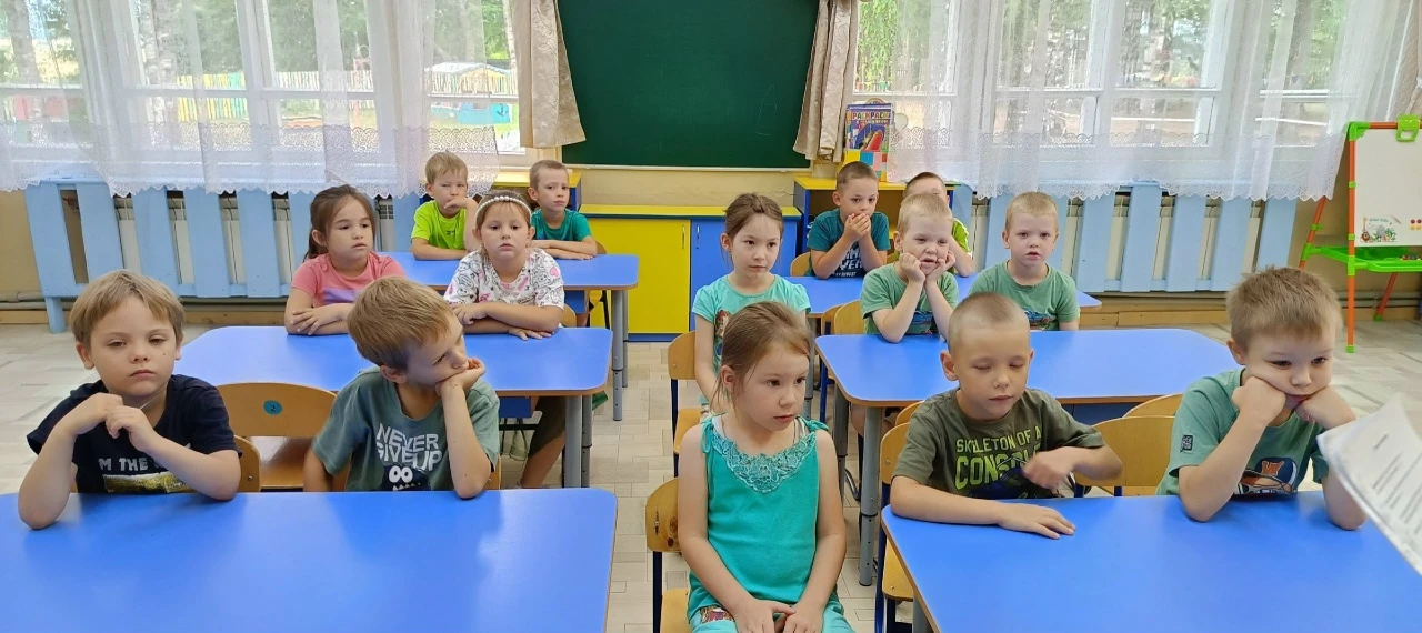 Четверг - яркий и познавательный «Зелёный день». Ребята познакомились с цветом природы, узнали о зел