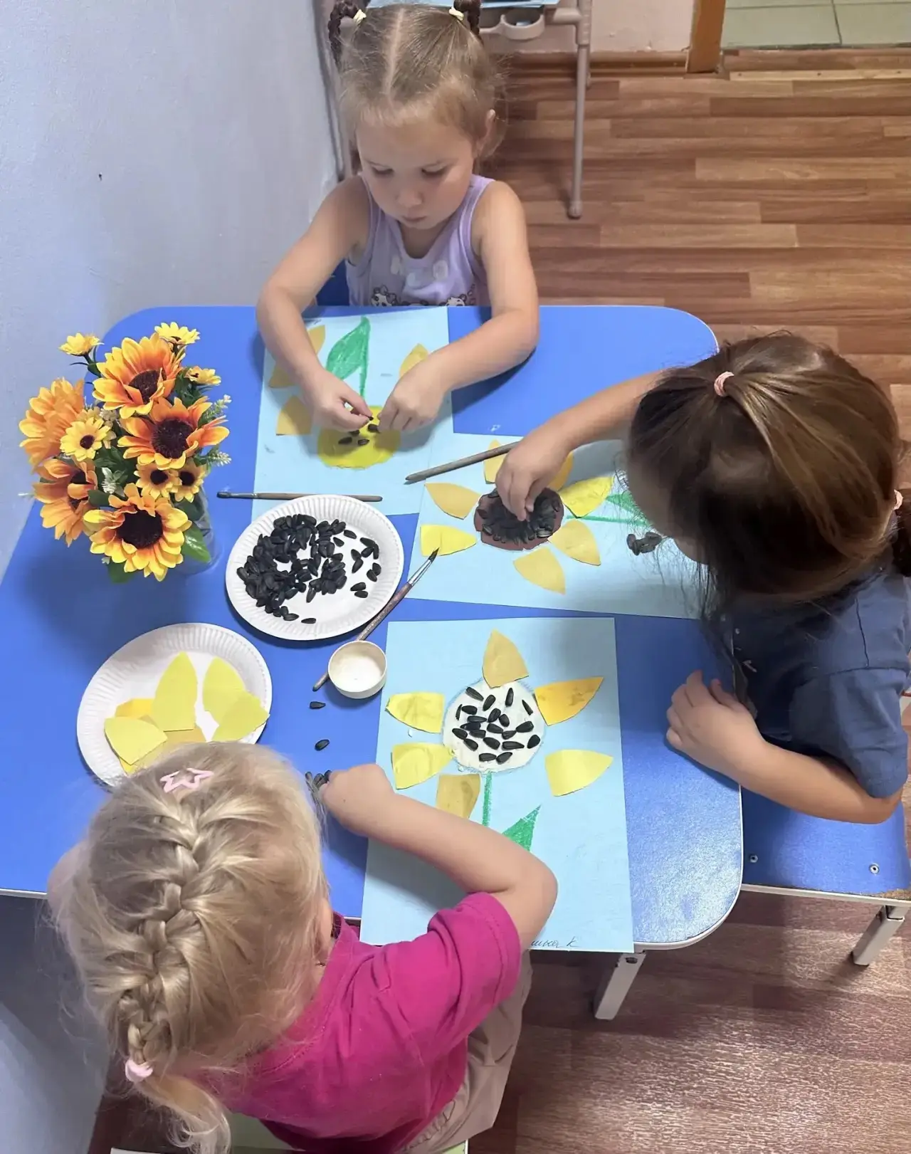 Во дворе растет подсолнух 🌻