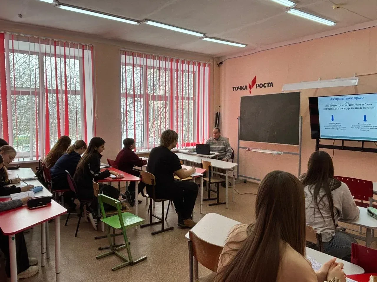 НЕДЕЛЯ МОЛОДОГО ИЗБИРАТЕЛЯ!В рамках недели молодого избирателя, 1 апреля в 7Т классе была проведена 