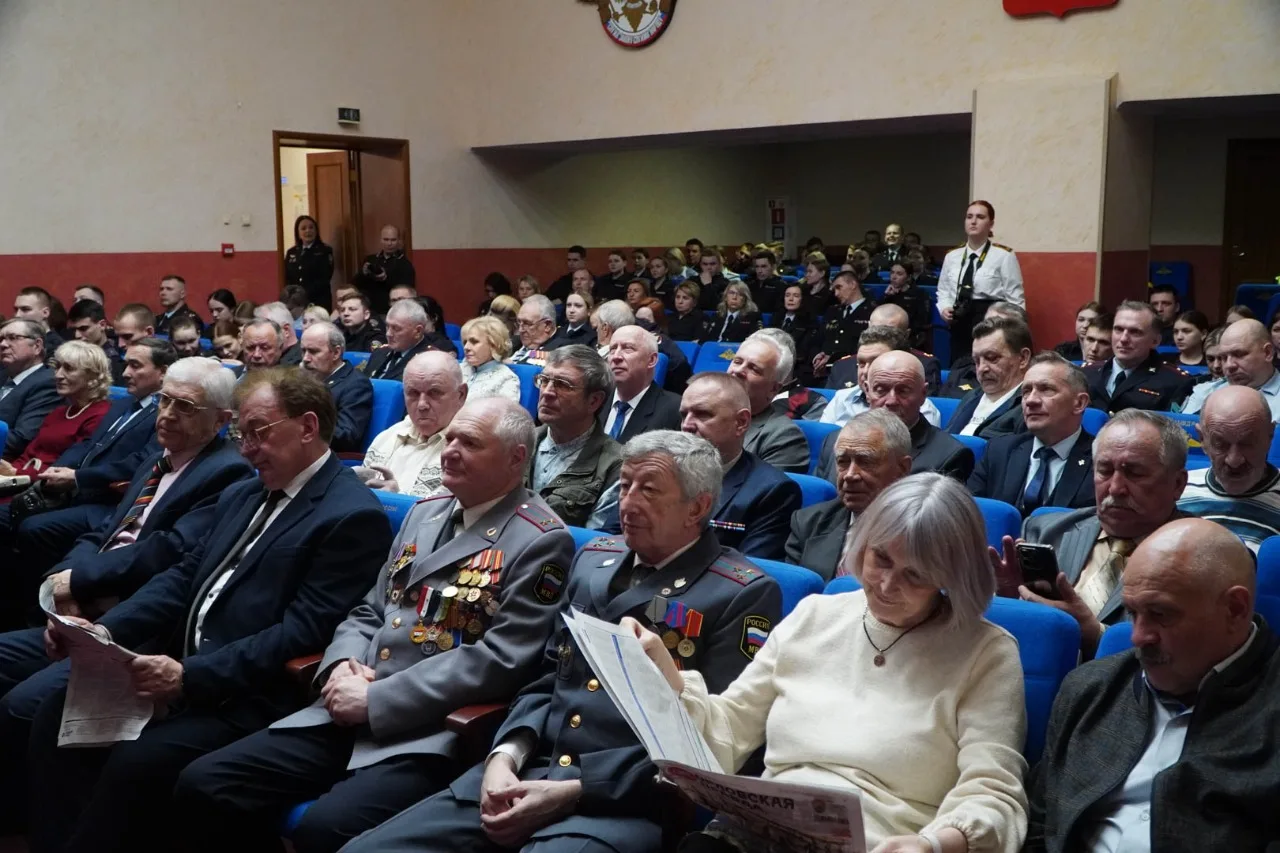 ⭐️ В институте состоялось торжественное мероприятие в честь Дня ветерана органов внутренних дел  🗓 1