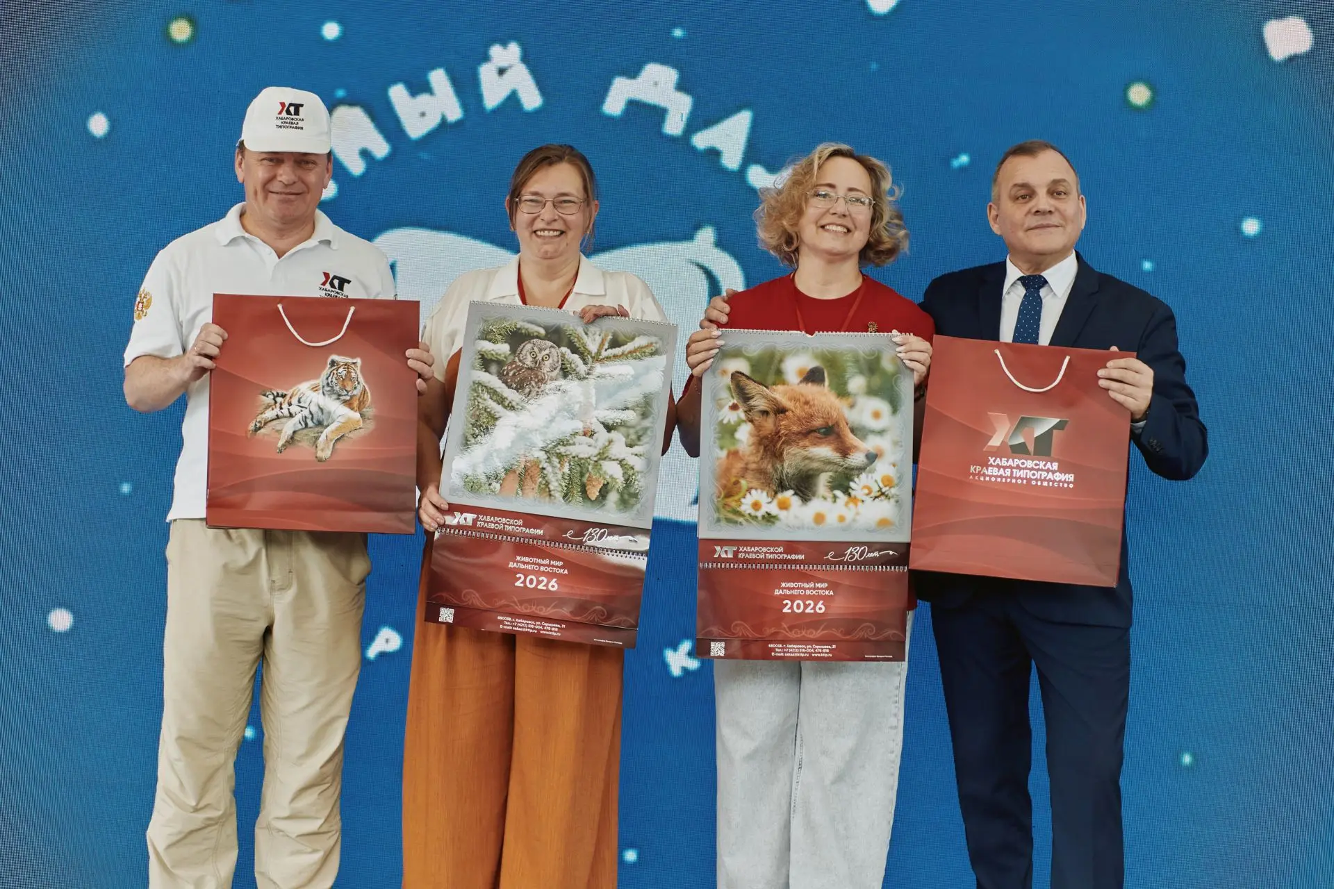 🎉Вот и пролетел первый день нашей книжной ярмарки! 

Было шумно, весело и очень атмосферно: книги н