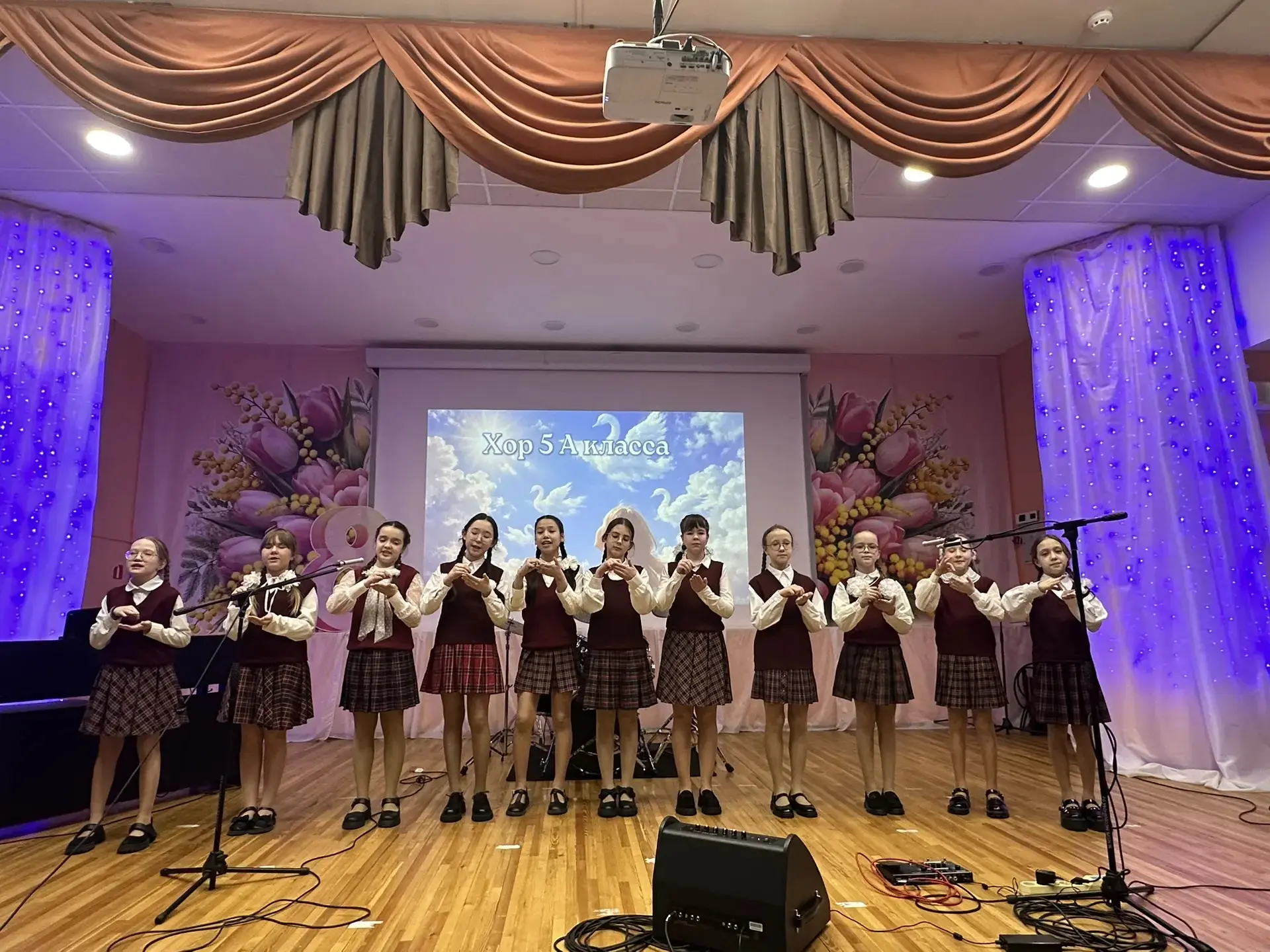 🌸 В преддверии 8 Марта в нашей школе состоялся праздничный концерт «Поверь в мечту»! 🌸 На сцене звуч