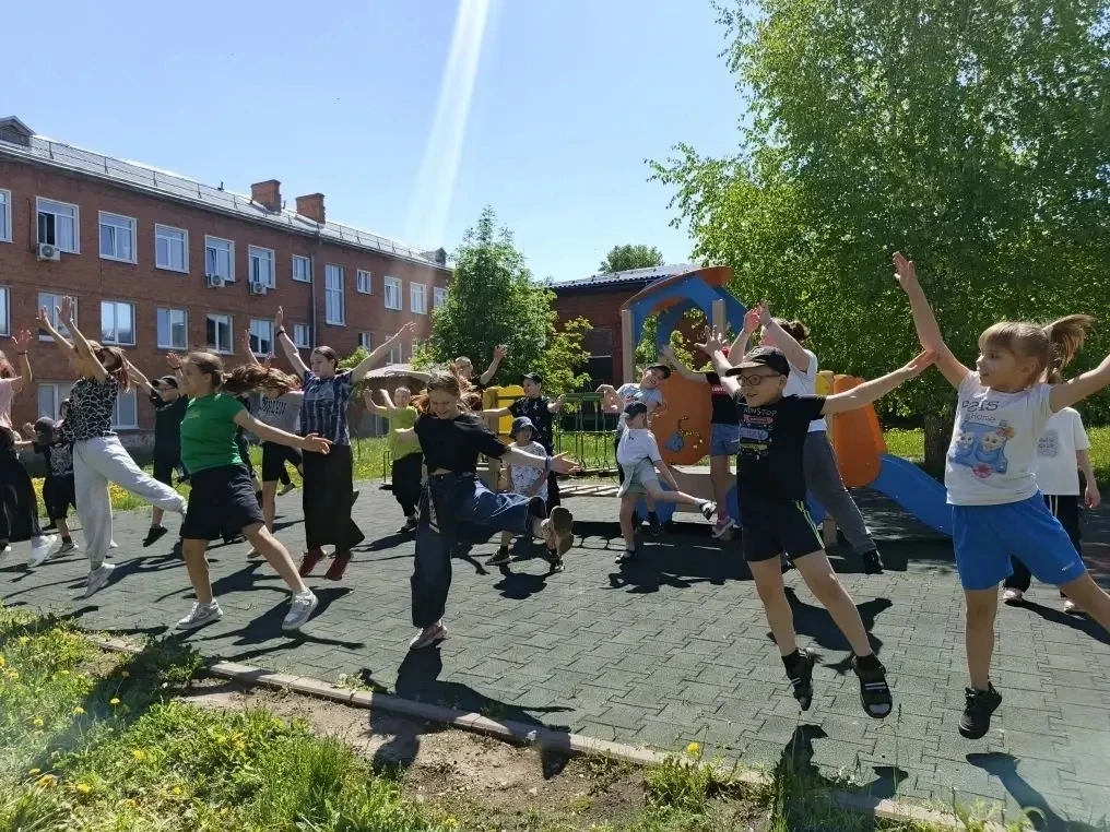 🌈☀🌟Так же сегодня в нашем доме прошёл удивительный флешмоб "В танце с летом!", которы...