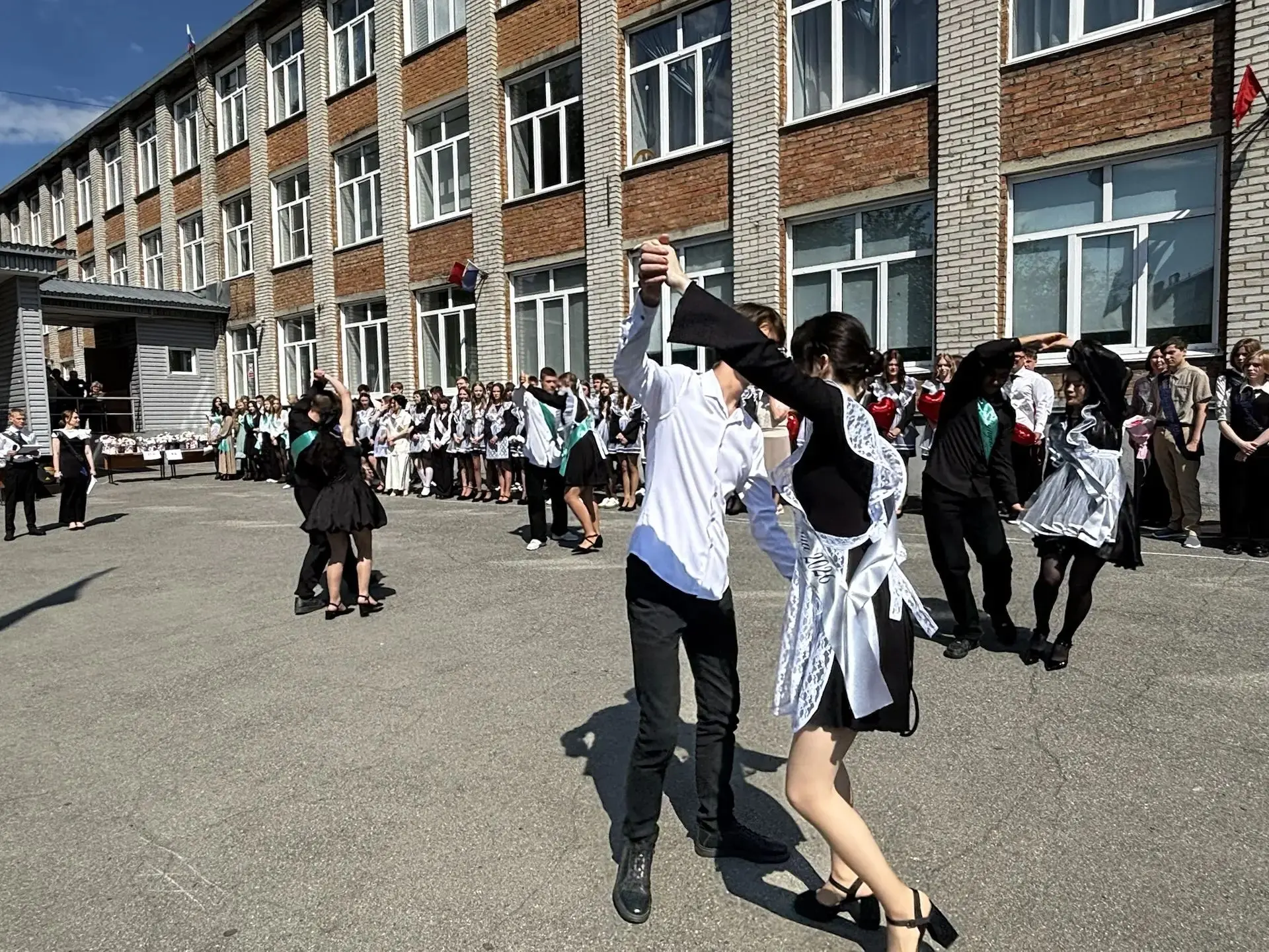Последний звонок — это не просто окончание учебного года, а начало нового этапа в жизни. Последний з