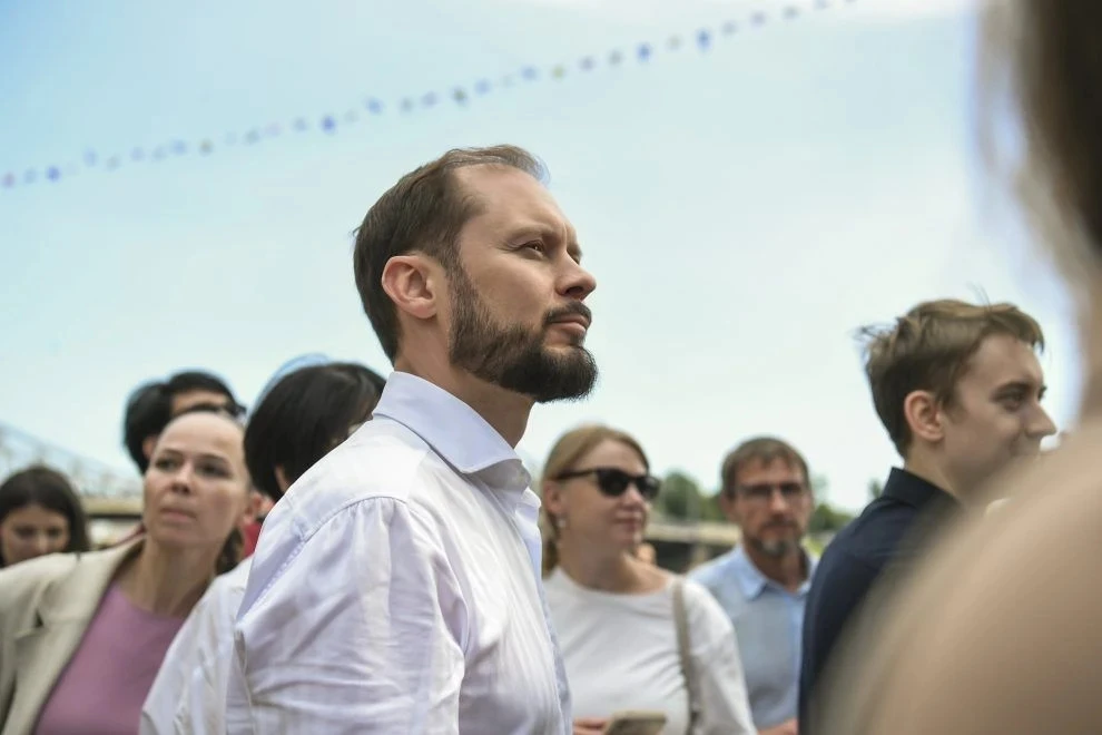 Виталий Королев заявил, что в регионе расширяют меры поддержки педагогов

Президент России Владимир 