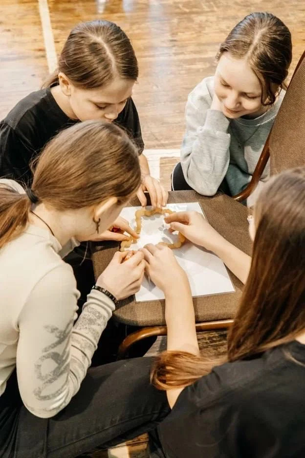 Самые необычные эстафеты этой весны! 🌷  В нашей школе уже чувствуется весна — и настроение тоже праз