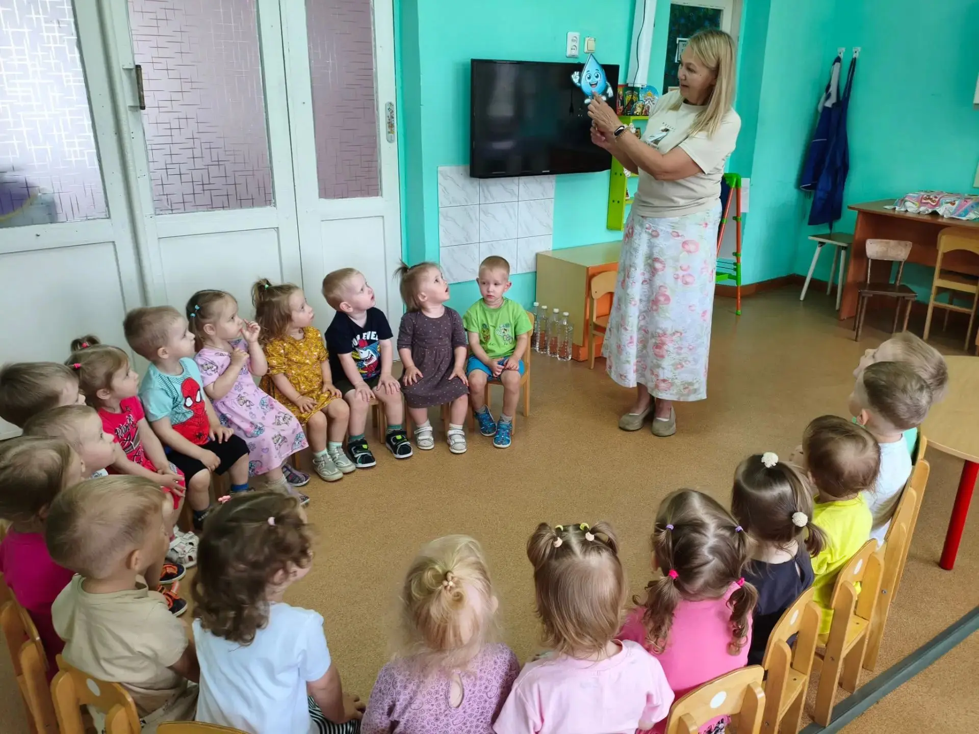 Сегодня в группе «Колокольчики» прошёл увлекательный и познавательный День воды. К малышам в гости з