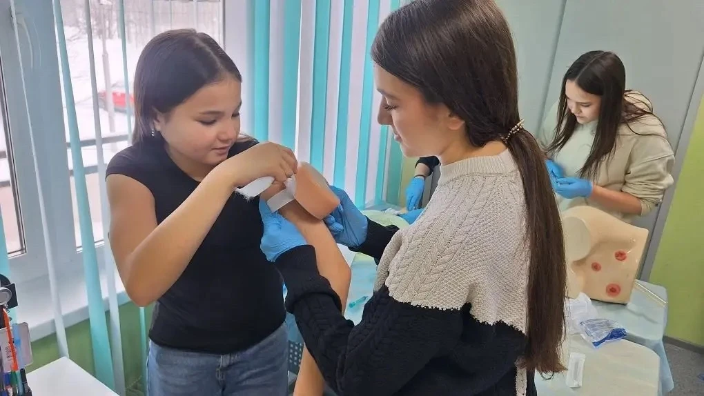 🩺 8 «М» на очередном практическом занятии в медицинском колледже г.Нижневартовска! Ребята продемонст