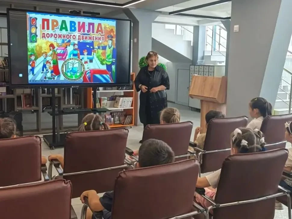 👮‍♂️Мы отметили День ГИБДД в библиотеке! 🚔📚