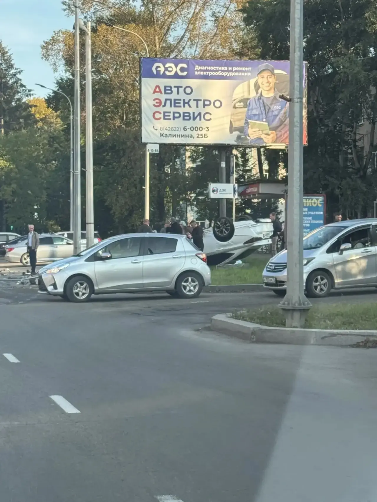 ⚡️ДТП с пострадавшими произошло в Биробиджане около 9 этажки. Машина перевернулась на о...