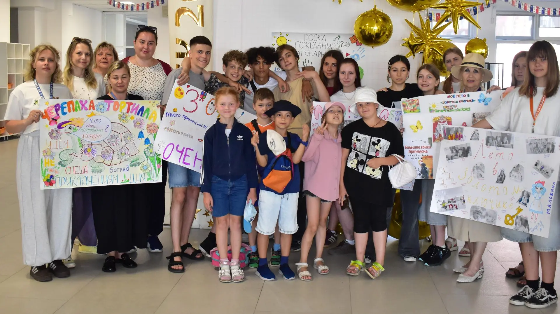 ☀️ Финальный день в лагере «Золотой ключик»

Корпус на Благовещенской
На утренней линейке хранители 