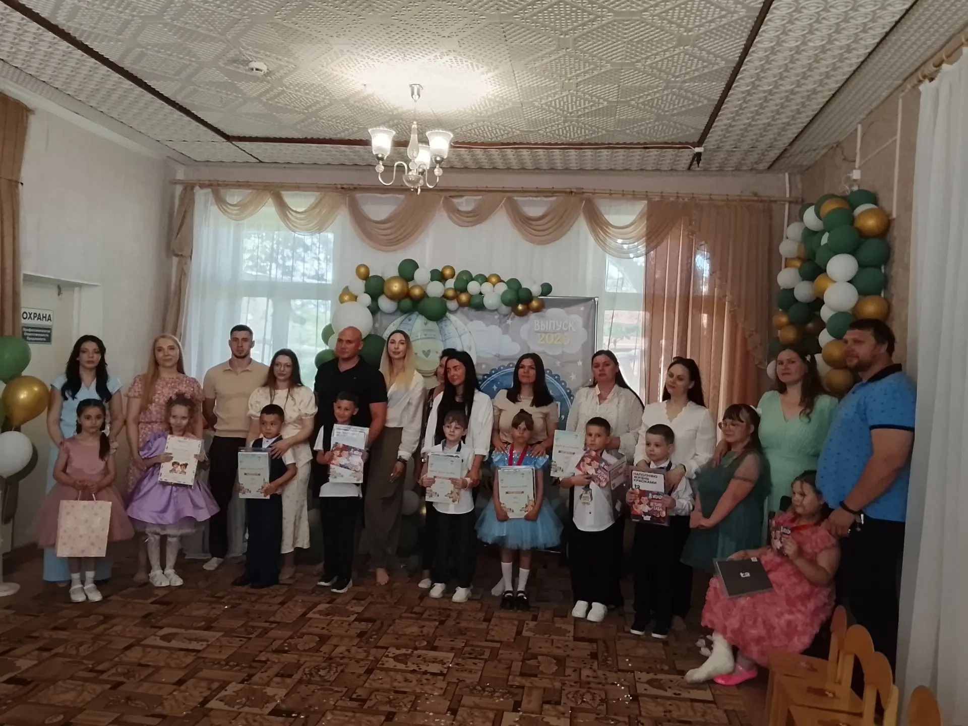 Прощай любимый детский сад

✨В разновозрастной группе №3 прошёл выпускной бал под названием "Уходим 