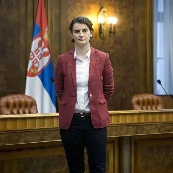 Вучич ушёл: Сербию временно возглавила Ана Брнабич.