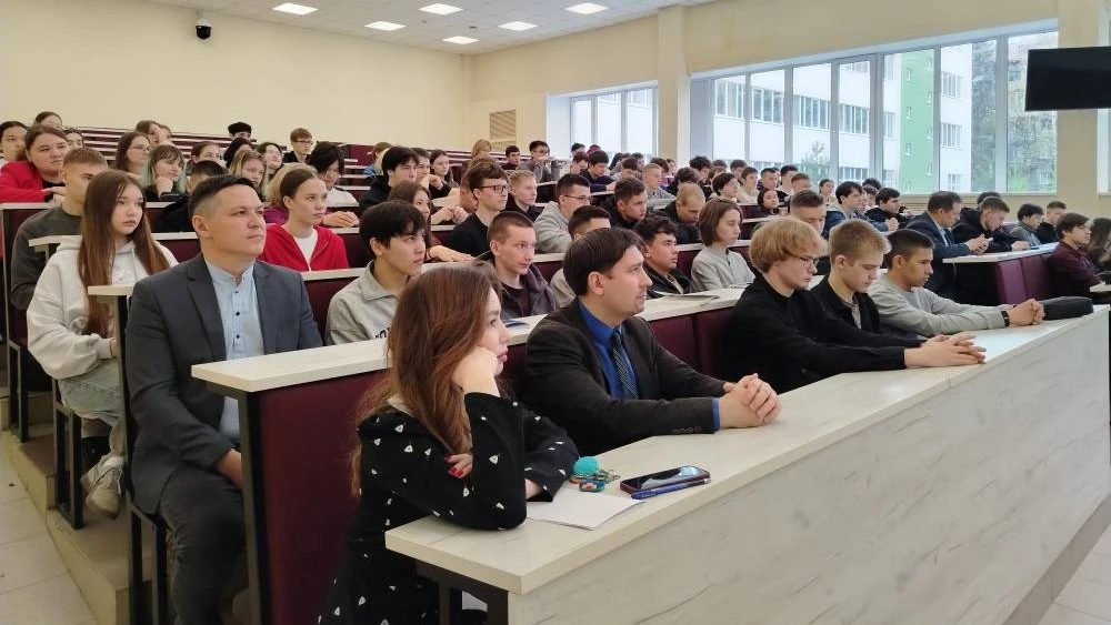 🪶 Поэзия как лекарство для души  Сегодня энергетическом факультете прошла необычная встреча. В гостя