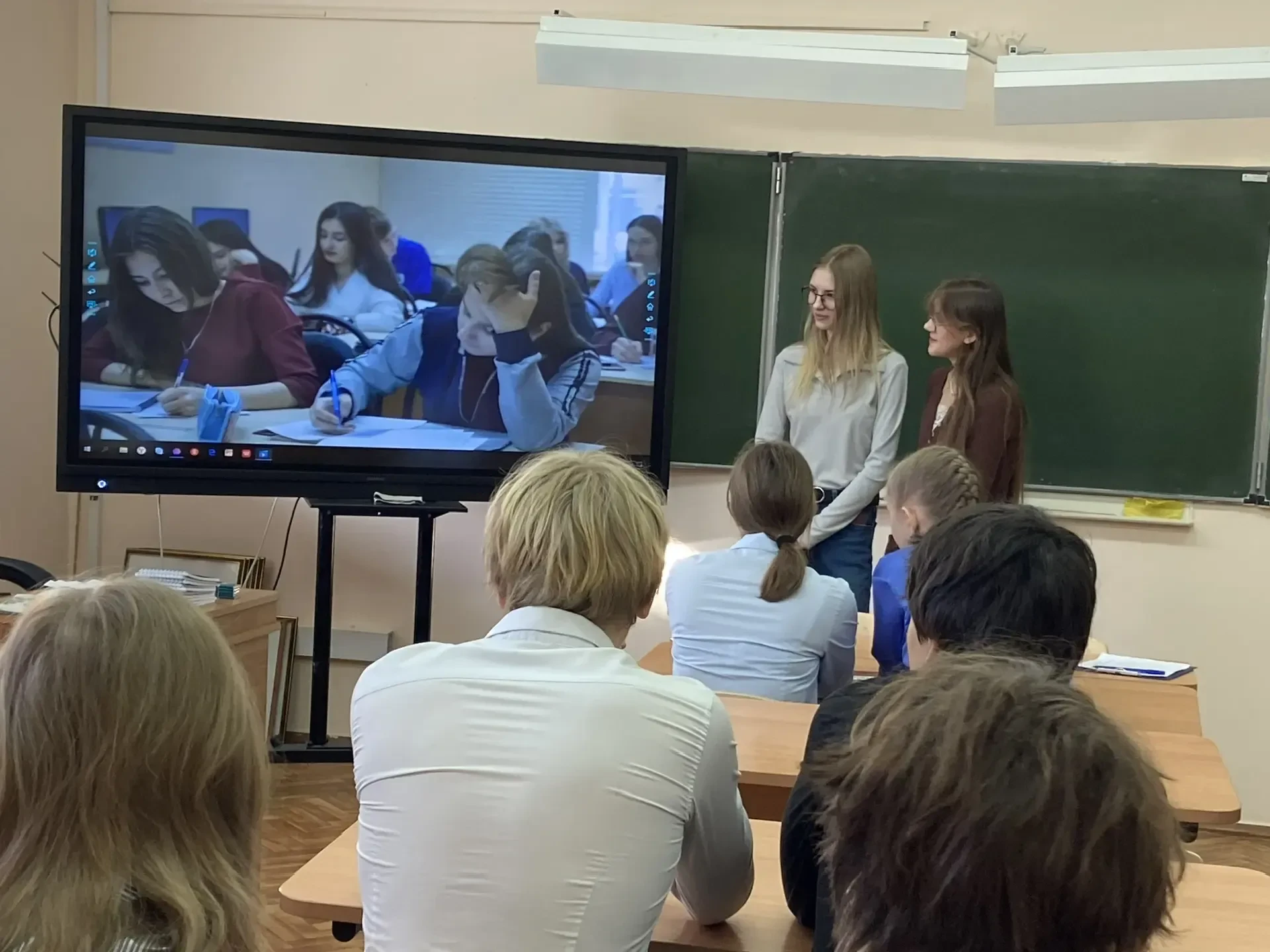 Сегодня 12 марта в 9 а классе прошло профориентационное мероприятие, встреча с представителями Сургу