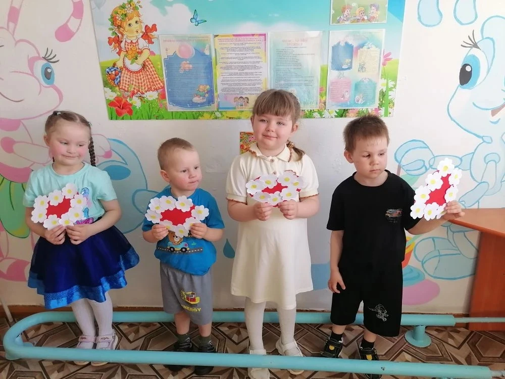 ❤️ Семья — это маленькое сердце, которое бьётся в унисон с любовью всего мира.