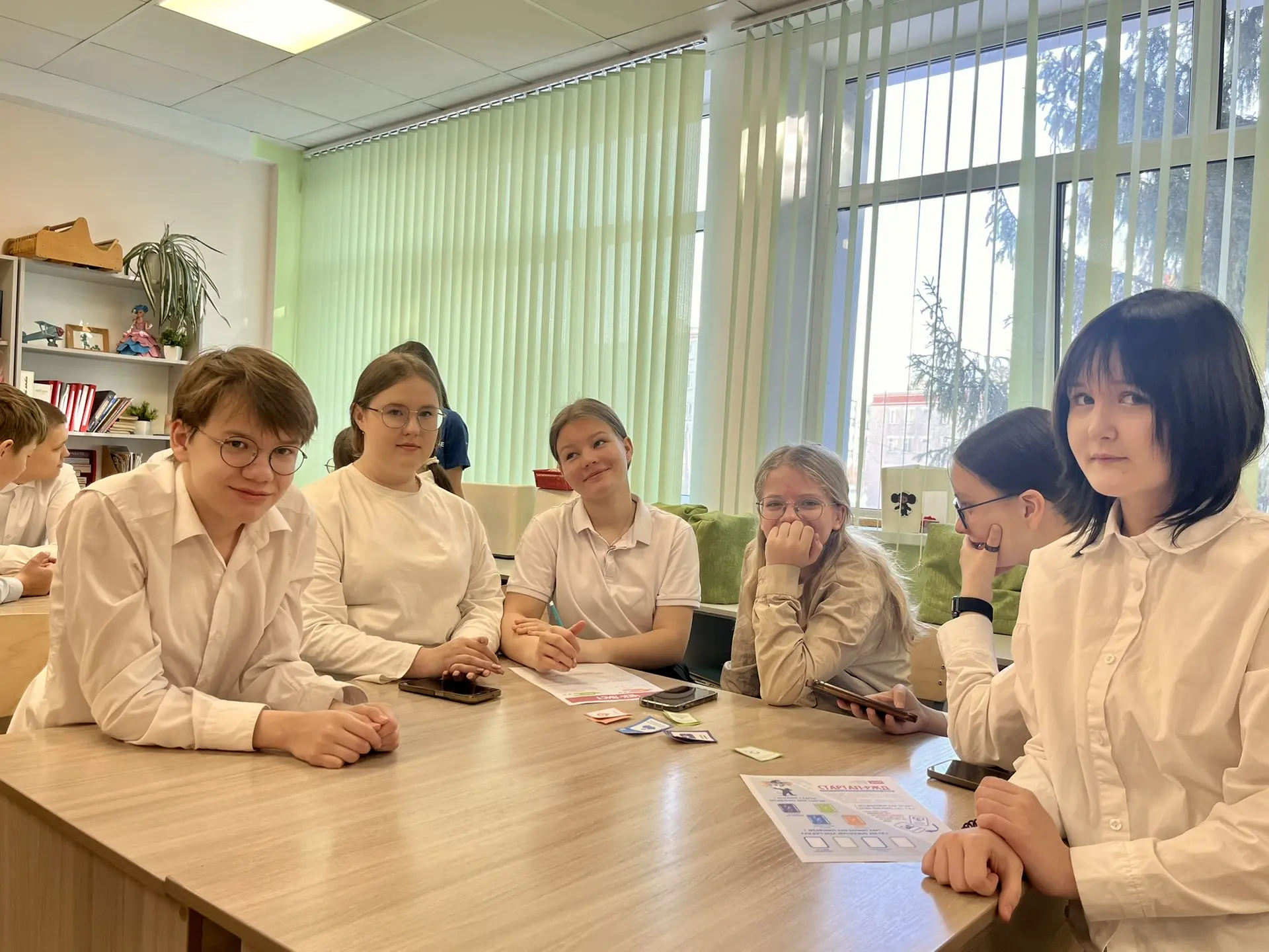 Сегодня команды учащихся 7-х классов приняли участие в увлекательной игре, посвящённой стартапам РЖД
